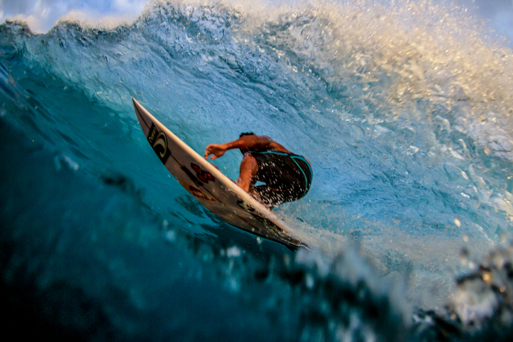 Dean Morrison was enjoying a catch-up with his buddy Mark Matthews around the corner at another resort when the winds switched offshore. There was no time to grab his own board so he stole one of Mark\'s and got drained until the sun went down.