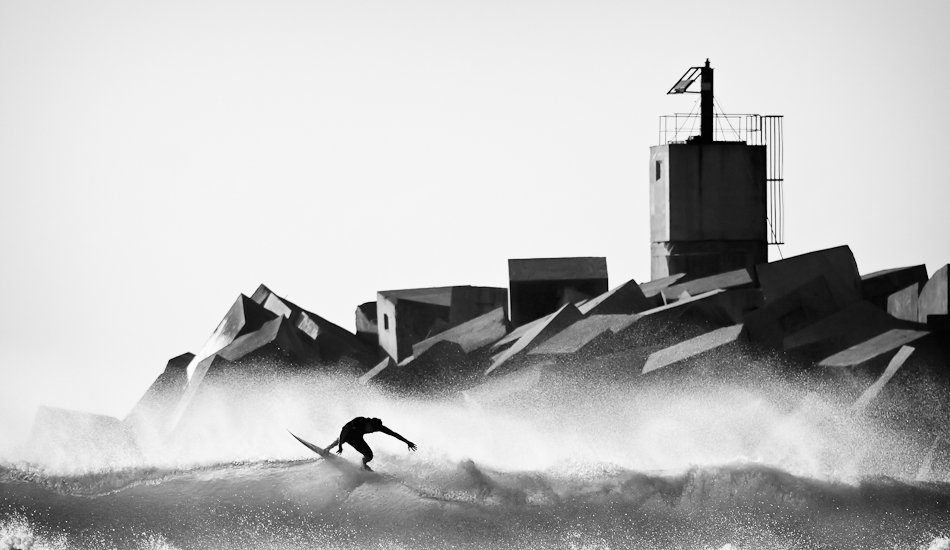 A talented local surfer doing what he loves on a nice day in San Juan, Asturias. 2008. Photo: <a href=\"http://www.jaiderlozano.com/\" target=_blank>Jaider Lozano</a>