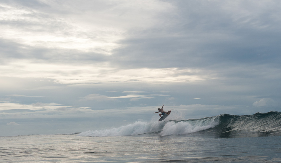 Arvo light out past tracks - Ulu\'s. Photo: <a href= \"http://www.jasoncorrotophoto.com/\">Jason Corroto</a>