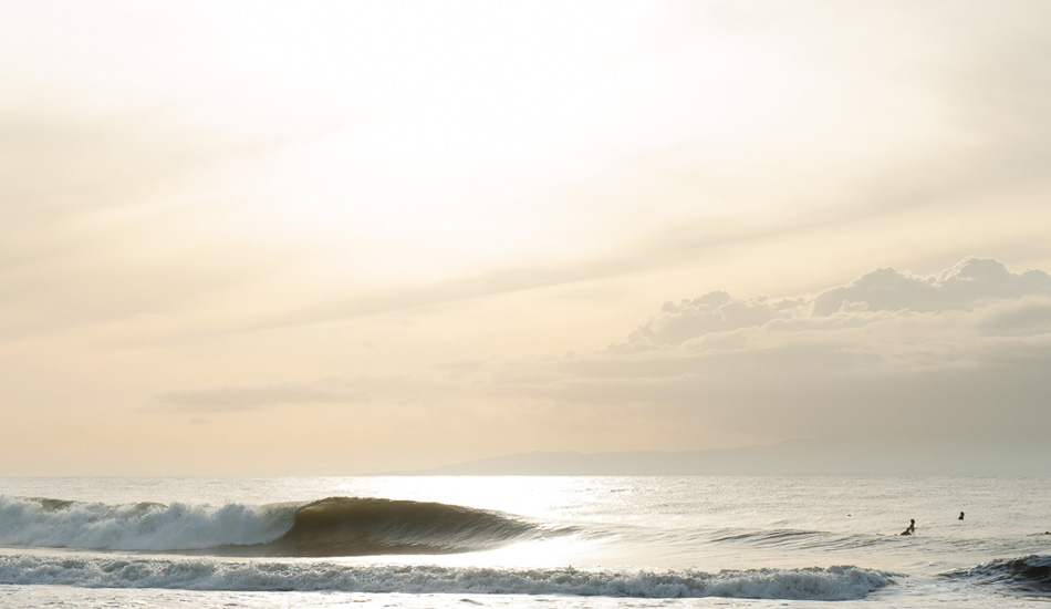 Keramas early morning shine and a lone peak. Photo: <a href= \"http://www.jasoncorrotophoto.com/\">Jason Corroto</a>