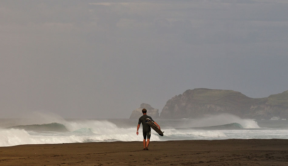 Marlon Lipke, on his way out in the Azores. Photo: <a href= \"http://joaobracourt.com/\" target=_blank>Joao Bracourt.</a>