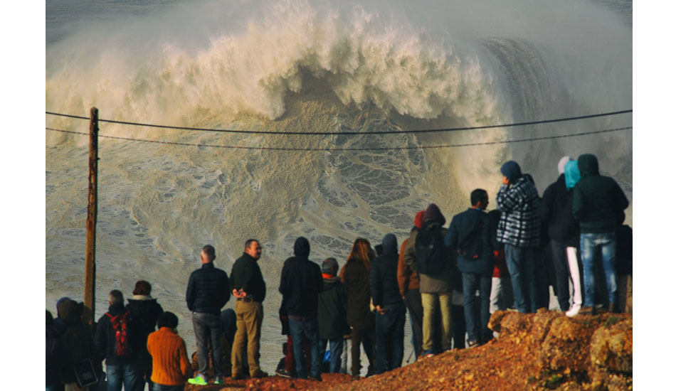 Even with few waves ridden, it\'s always a show to watch waves hit Nazaré\'s Praia do Norte. Photo: <a href= \"http://joaobracourt.com/\" target=_blank>Joao Bracourt.</a>