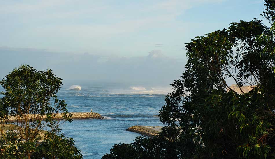 An early morning check revealed a very consistent swell. Photo: <a href= \"http://joaobracourt.com/\" target=_blank>Joao Bracourt.</a>