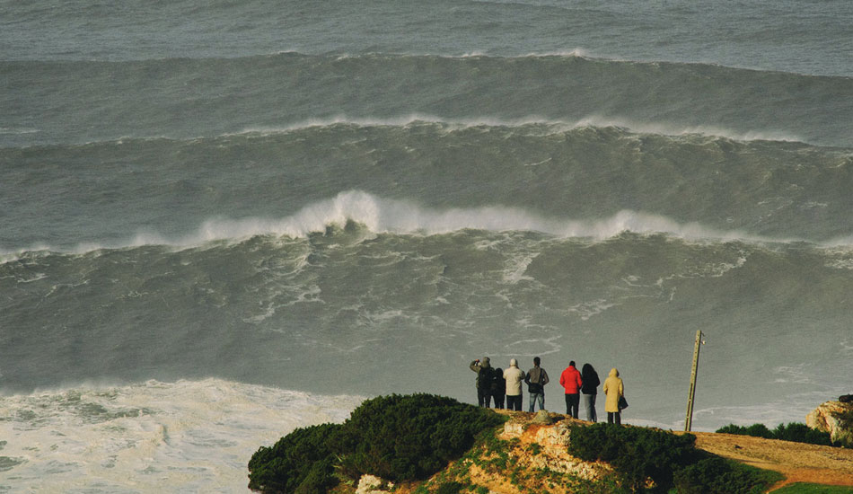 Pumping surf. Photo: <a href= \"http://joaobracourt.com/\" target=_blank>Joao Bracourt.</a>