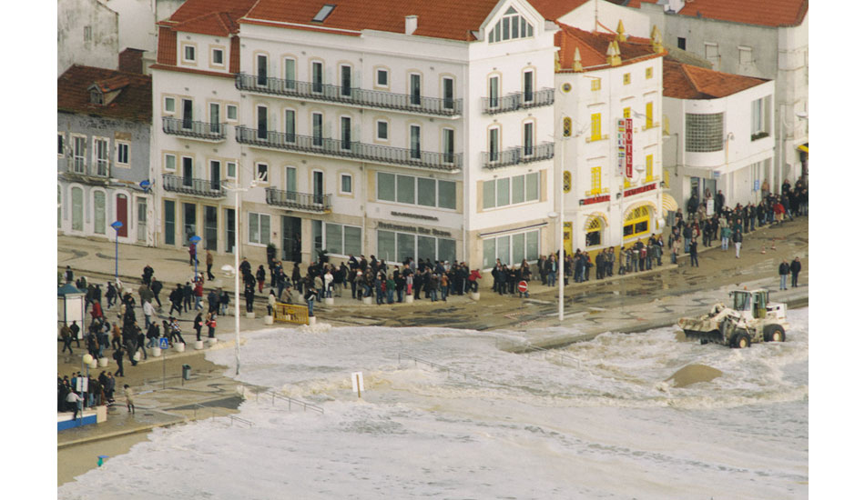 High tide caused mayhem downtown. Photo: <a href= \"http://joaobracourt.com/\" target=_blank>Joao Bracourt.</a>