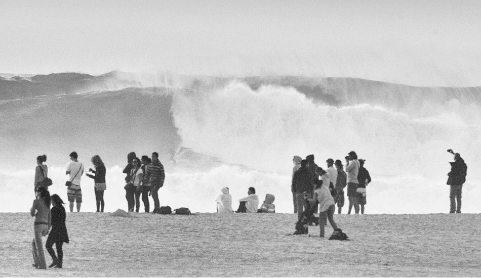 Some four to five meter waves rolled through on Sunday. Photo: <a href= \"http://joaobracourt.com/\" target=_blank>Joao Bracourt.</a>