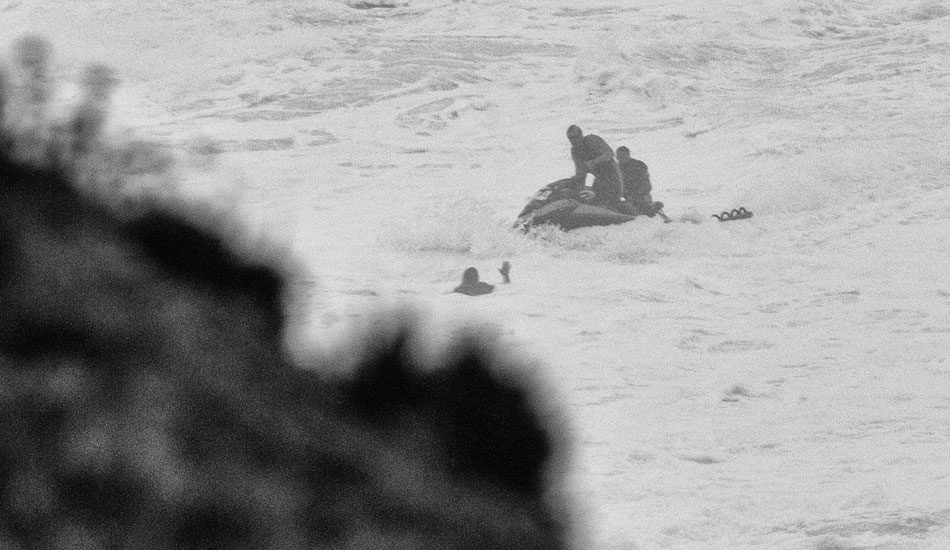 Carlos being rescued himself. Photo: <a href= \"http://joaobracourt.com/\" target=_blank>Joao Bracourt.</a>