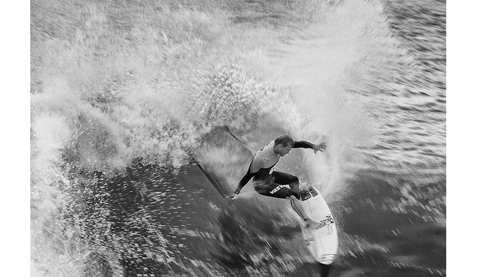 Marlon Lipke\'s power surfing. Photo: <a href= \"http://joaobracourt.com/\" target=_blank>Joao Bracourt.</a>