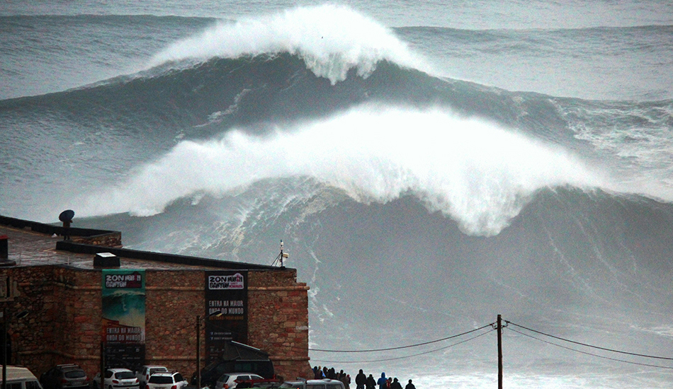 Nazaré: Double or nothing. Photo: Jose Pinto