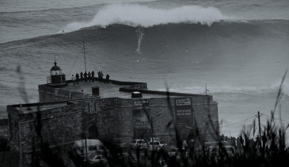 Nazaré:   Cotton runs for it! Photo: Jose Pinto