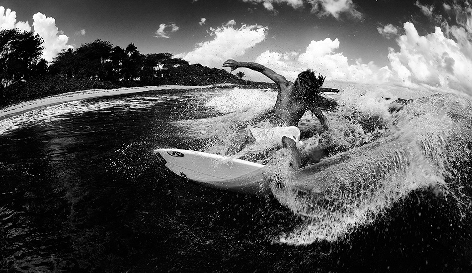 Jason Apparicio ripping in Cuba. Image: <a href=\"http://juanfernandezfotografo.com/\" target=\"_blank\">Fernandez</a>