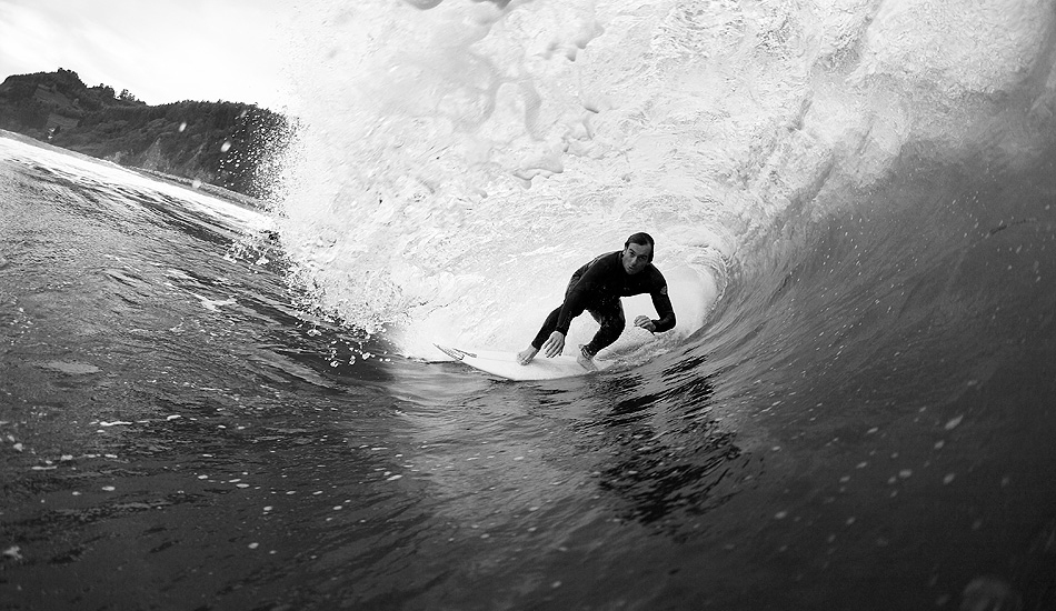 Locals know perfectly the best wave of every set. Natanael, Asturias, Spain. Image: <a href=\"http://juanfernandezfotografo.com/\" target=\"_blank\">Fernandez</a>