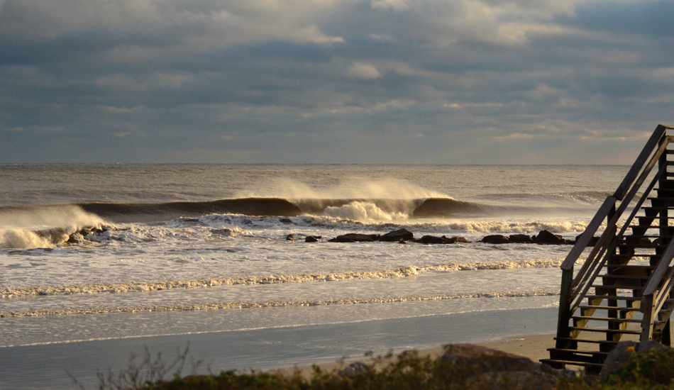 Offshore winds, great sunset, and nobody around.   Photo: <a href=\"http://follyhood.blogspot.com\">Justin Morris</a>