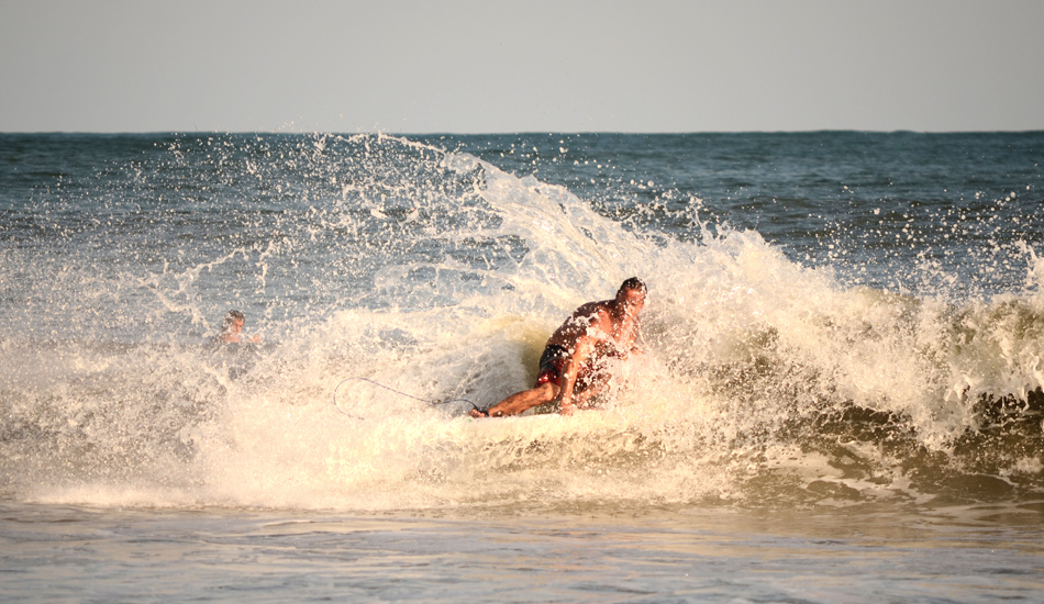 Here\'s Shaun Ducker destroying a little summer wave. Photo: <a href=\"http://follyhood.blogspot.com\">Justin Morris</a>