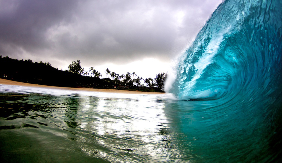 A rainy and cloudy day at North Shore, the waves were HUGE. Over 1,000 shots taken, only got this shot.  Image: <a href=\"http://gokenji.com/port/\" target=\"_blank\">Croman</a>