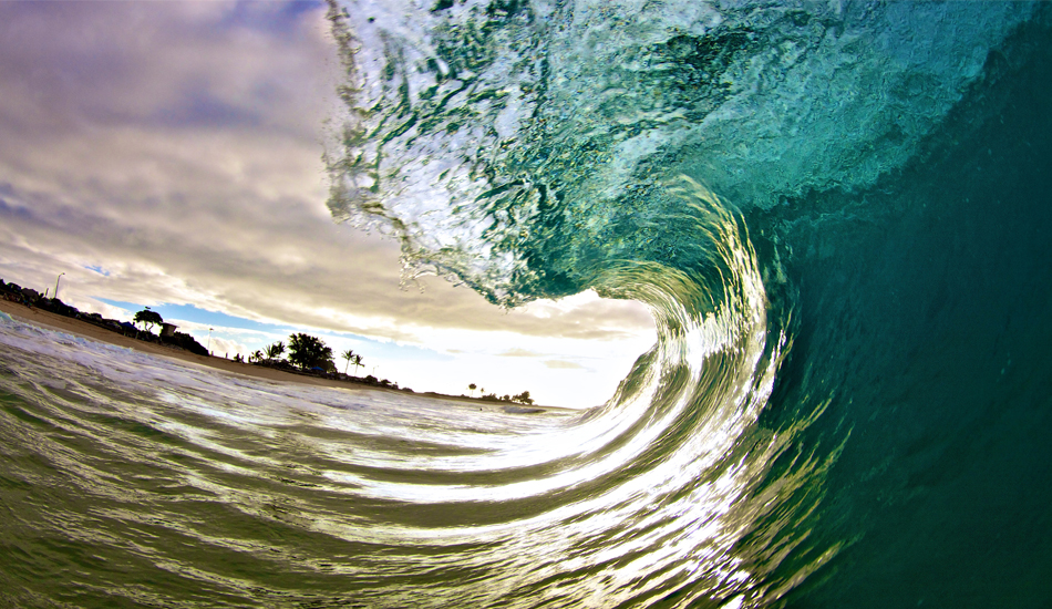 Just a glassy perfect wave.  Image: <a href=\"http://gokenji.com/port/\" target=\"_blank\">Croman</a>