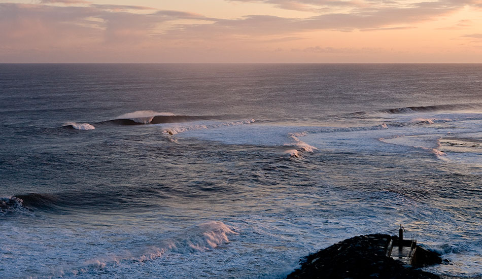 I never knew that there is such good surf only and hour and a half drive from Liverpool. Early morning surf check on the east coast. Photo: <a href=\"http://www.reposarphoto.com\">Jason Reposar</a>