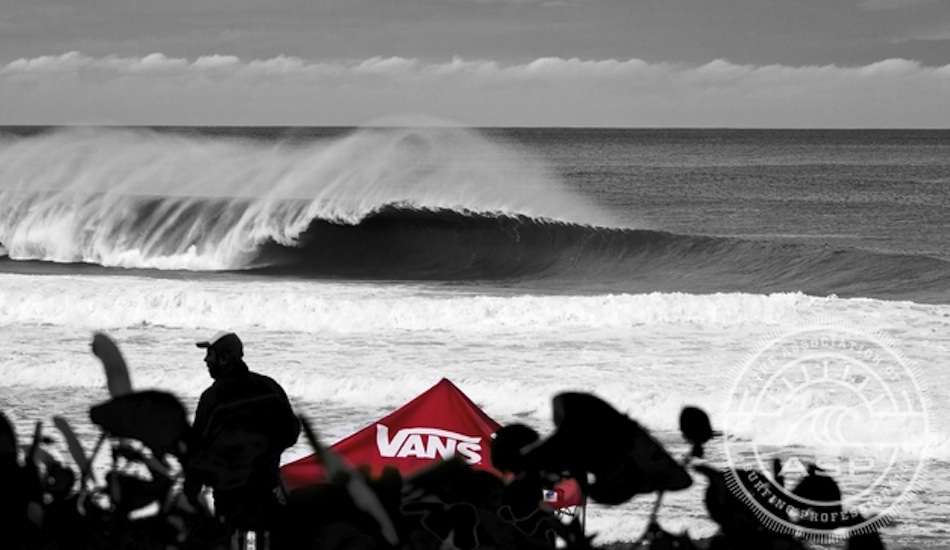 Billabong Pipe Masters, 2008: The swell lined up almost perfectly for contestants early on in the competition.  Rain had moved in by the final day, resulting in murkier waters. Kelly Slater was pitted against Chris Ward in the final on a daunting day. Photo: <a href=\"http://aspworldtour.com/\" target=_blank>ASP</a>.