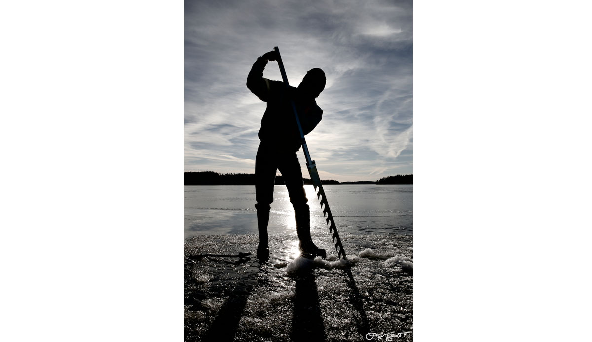 Digging holes in the ice with an ice saw. Photo: <a href=\"http://liabarrettphotography.com/\" target=_blank>Lia Barrett</a>