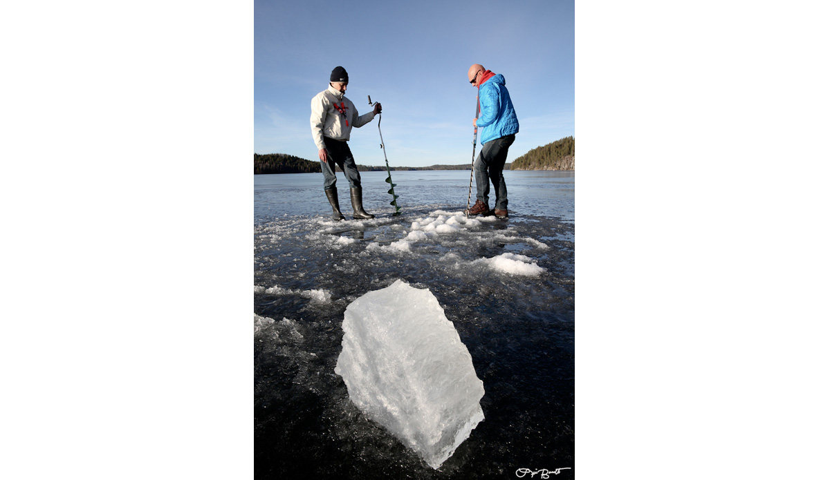 The laborious task of making holes in the ice for diving. Photo: <a href=\"http://liabarrettphotography.com/\" target=_blank>Lia Barrett</a>