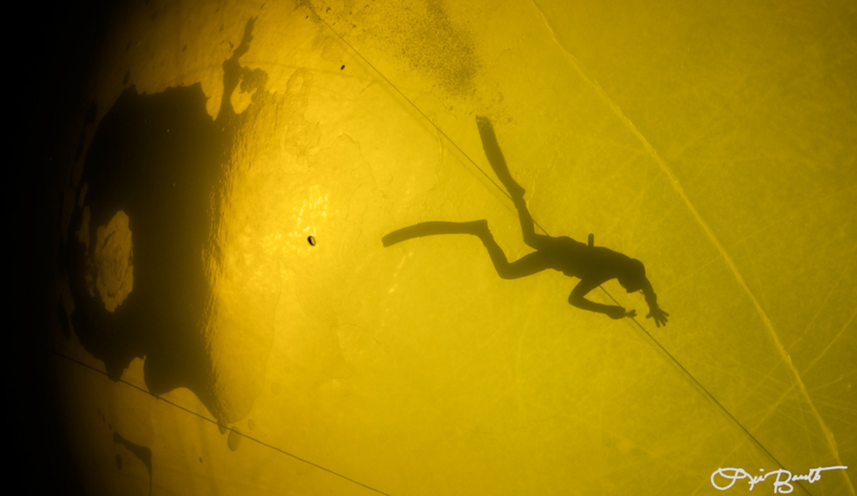 Stig Severinsen freediving under ice. Photo: <a href=\"http://liabarrettphotography.com/\" target=_blank>Lia Barrett</a>