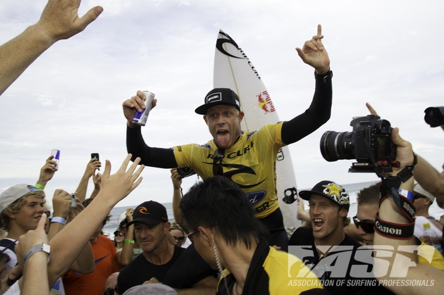 “I’m so pumped,” Fanning said. “Kelly did that Hail Mary for the 10 and I thought, ‘oh, here we go.’ I just caught waves and I’m stoked it all paid off.\" Photo: ASP