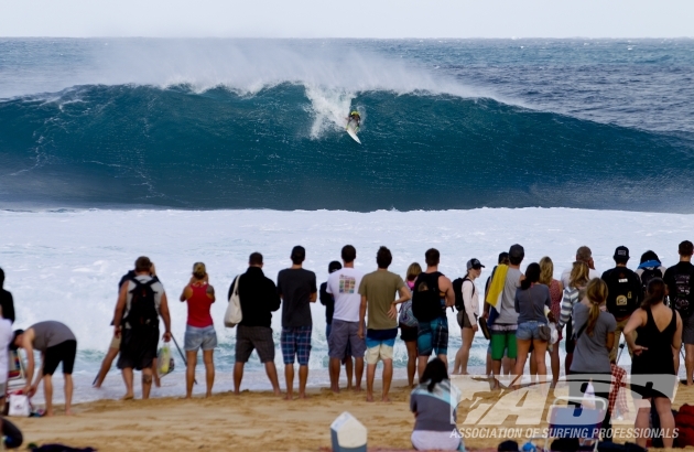 Josh Kerr, despite an injury in the morning\'s heat, managed to defeat Kelly Slater and in the process gifted the 2012 World Title to Joel Parkinson. Photo: ASP