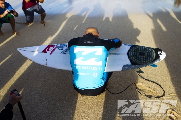 Kelly Slater, taking it all in before his morning heat at Pipeline. Photo: ASP