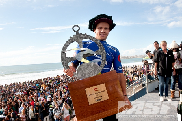 In one of the most controversial events of the year, Julian Wilson took the top spot at Portugal against Gabriel Medina. Photo: ASP