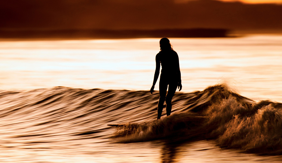 One last wave as the sun goes down. Photo: <a href=\"http://www.kanebrownphoto.com/#1\">Kane Brown</a>