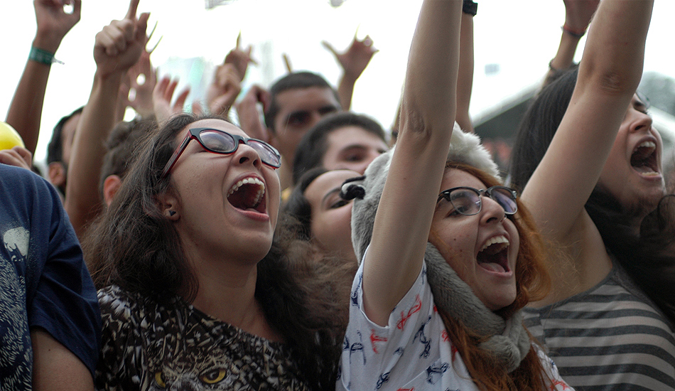 Music fans flocked from all over Brazil to attend the weekend’s festival at the Jockey Club in Sao Paulo, bringing with them an energy and buoyancy which resulted in a festival experience unique to any counterpart in the United States.