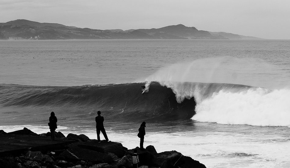 Roca Puta (Bitch’s Rock) is a sanctuary for Basque chargers.  Late take off, Dani Goya.