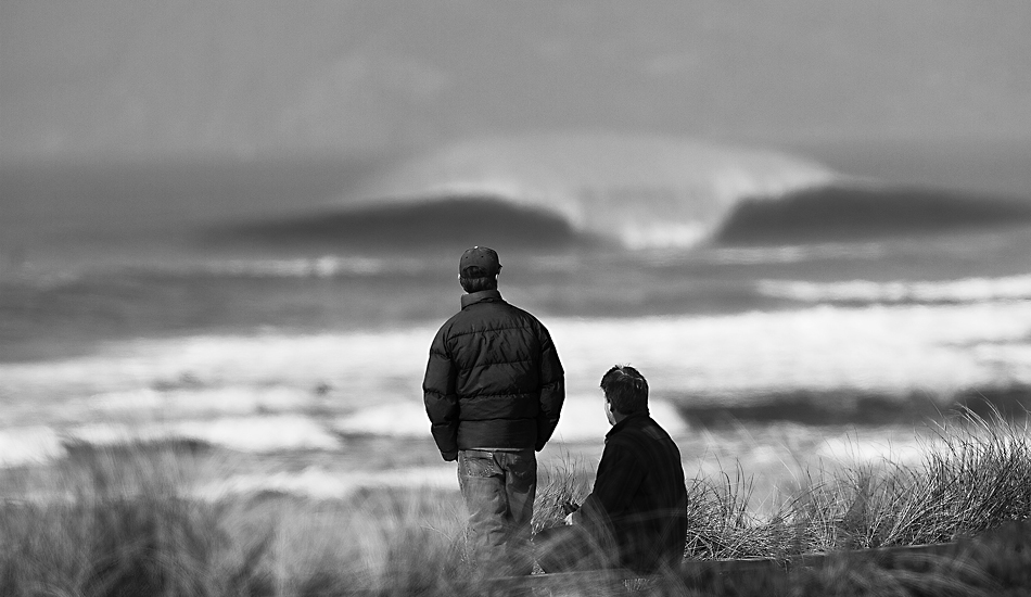 Surf check at Ocean beach. I think it\'s time to suit up! Photo: <a href=\"http://instagram.com/migdailphoto\"> Seth Migdail</a>