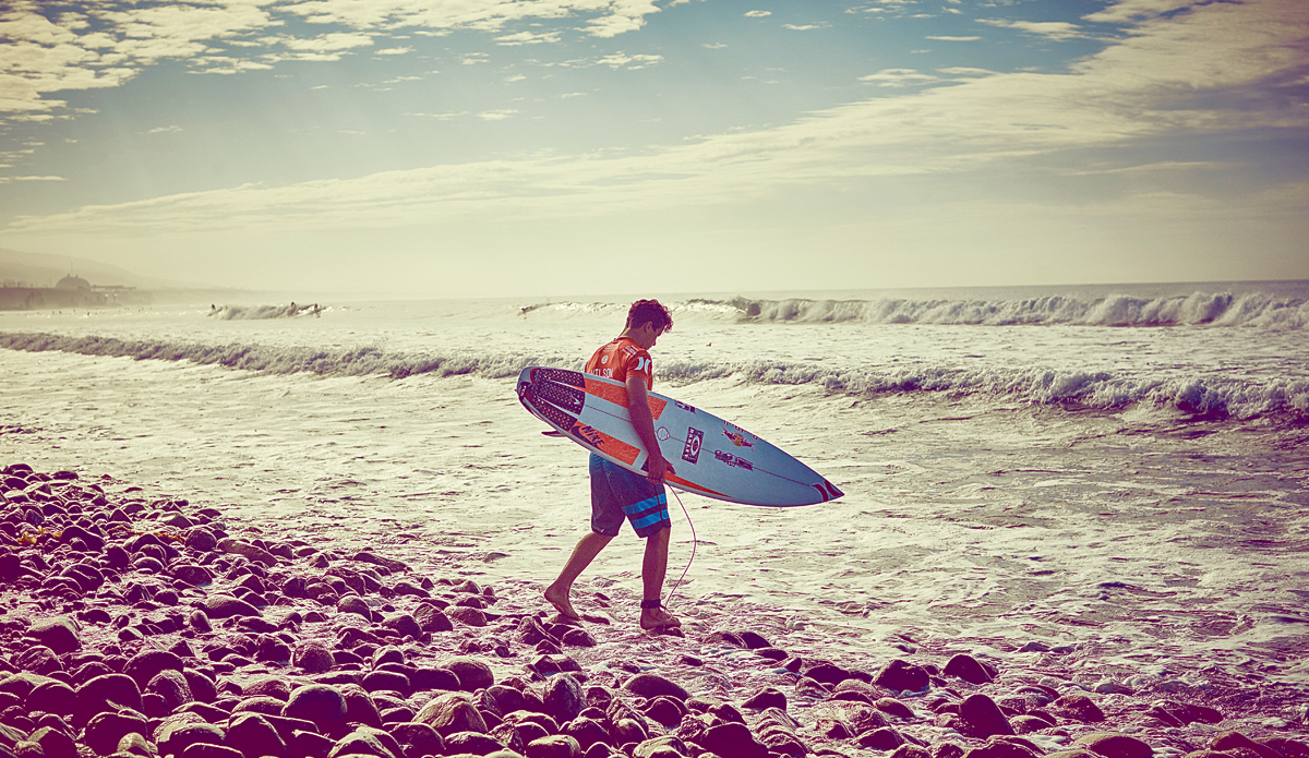 Julian Wilson heading out. Photo: <a href=\"http://santiagobisso.com\">Santiago Bisso</a>