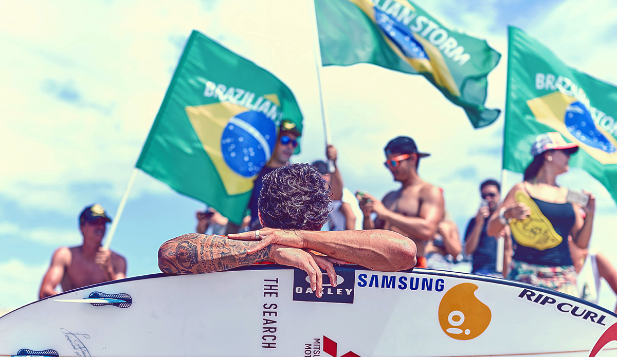 Gabriel Medina meditates among the wild, boisterous crowd. Photo: <a href=\"http://santiagobisso.com\">Santiago Bisso</a>