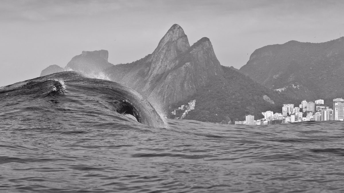 Deep into the City. A rare occurrence of a mysterious slab that lies just a few minutes away from the city. Photo: <a href=\"http://www.lucaswaterman.com/\">Lucas Gomes</a>