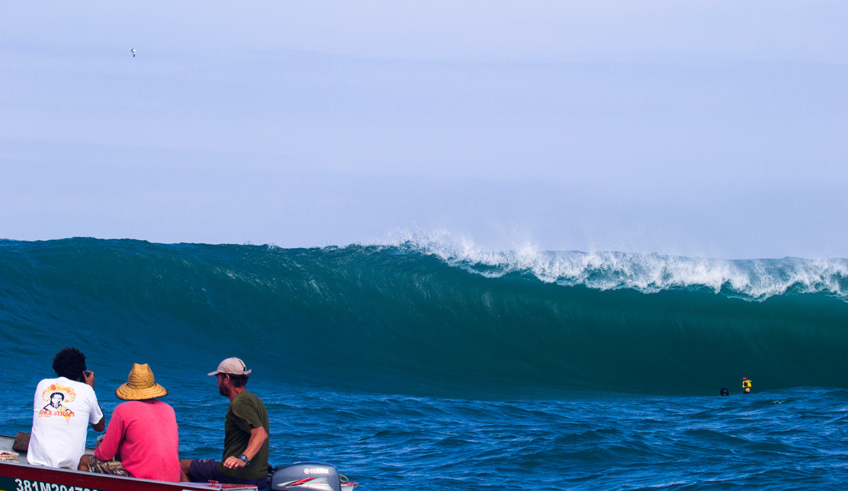 This is a secret spot near Guanabara bay, Rio de Janeiro. A perfect right slab.