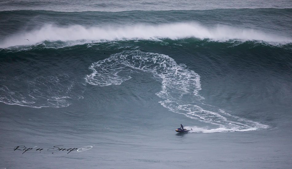 Welcome to Nazaré. Photo: <a href=\"https://www.facebook.com/ripandsnap\" target=_blank>Mark Wengler</a>