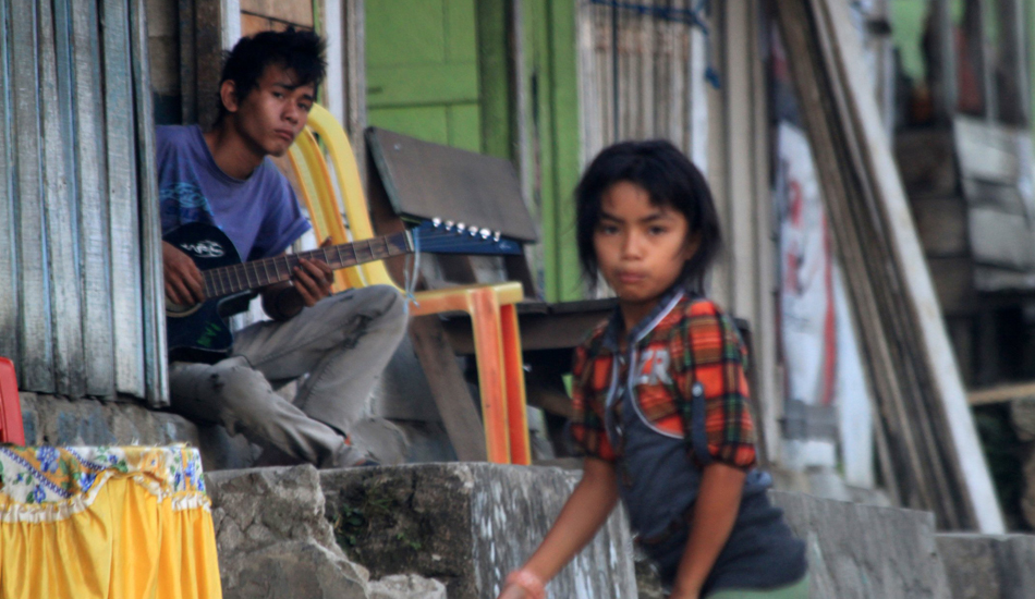 <strong>Indo.</strong> Rock \'n\' Roll Indo style. We made a stop on the way back to the airport in a remote village on the mountains. This guy was so committed and enjoying so much his rock n\' roll character. Image: Sbrizzi