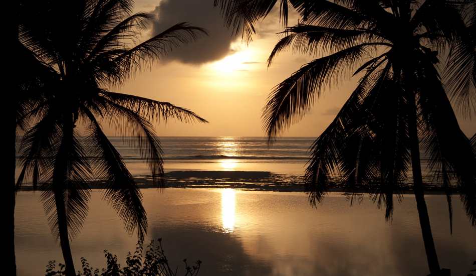 <strong>Kenya.</strong> Another beautiful sunrise at Sand Island. This was a little while before taking our bus to the airport. I woke up a few minutes early in order to take pictures and the outcome wasn’t too bad at all. Image: Sbrizzi