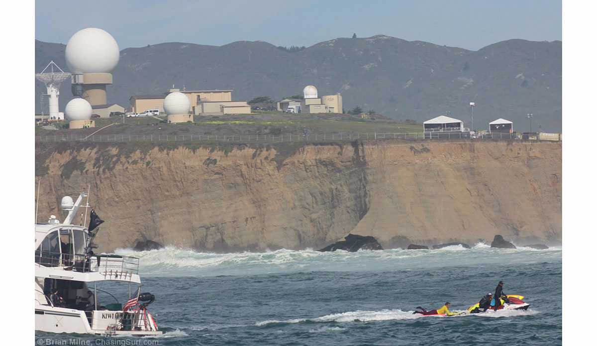 Anthony Tashnick heads back out. Photo: <a href=\"http://www.chasingsurf.com/\">Brian Milne</a>