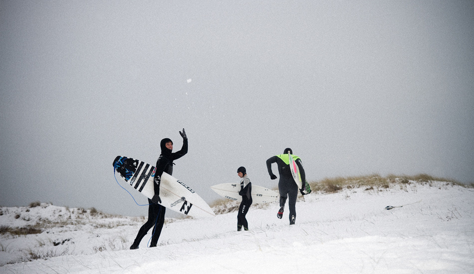 Hodei, Jaime, and Adur playing like children before a winter session in the South of France.