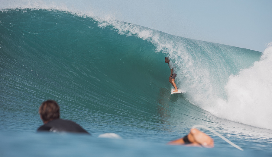 Alex Wau in just the right spot. He\'s from a family of three exceptional surfing brothers. Photos: Jenya Ivkov