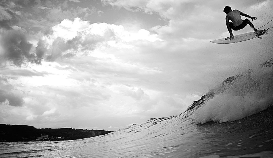 Hank Gaskell flying in El Salvador. Photo: <a href=\"http://www.nickliotta.com\">Nick Liotta</a>