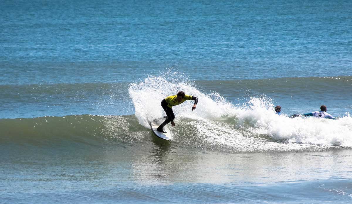 Outer Banks Boarding Company\'s Jesse Hines, the Mid-Atlantic SUPERbrand rep, chose the right small-wave weapon for his backside attack. Photo: John Streit