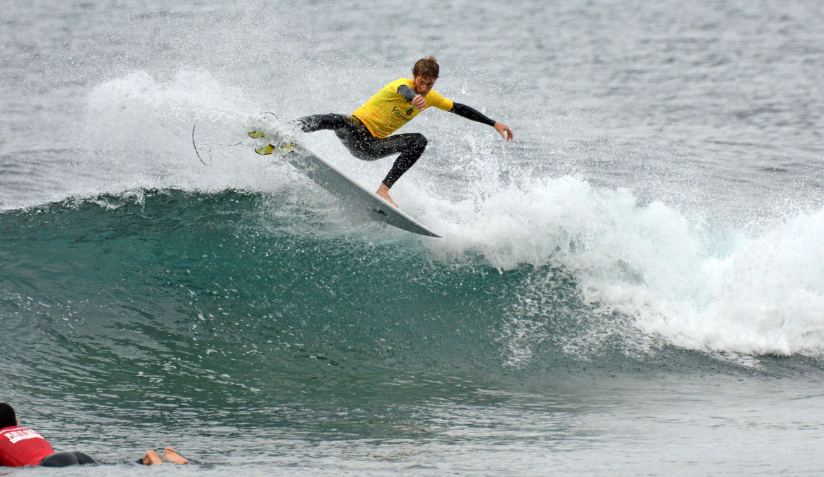 Max Tatum, fins out at Bells. Photo: Liam Robertson / Nikon