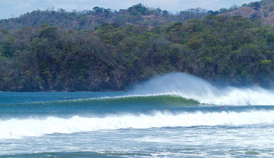 A lineup of Playa Venao, the site of the contest. Photo: <a href=\"http://www.jungphoto.com/\" target=_blank>Justin Jung</a>