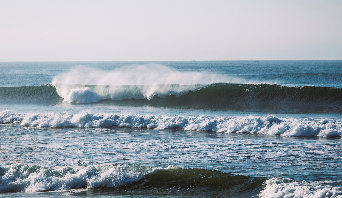 On weekdays there can be some quiet mornings, even the best of waves go unridden sometimes. Photo: <a href=\"http://www.kheperphoto.com/\">Paola Núñez Linares</a>