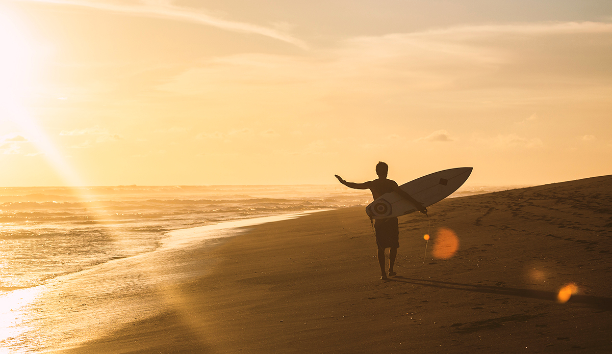 The surf worlds’ version of the Sun Salutation, with November colors blasting from the sky. Photo: <a href=\"http://www.kheperphoto.com/\">Paola Núñez Linares</a>