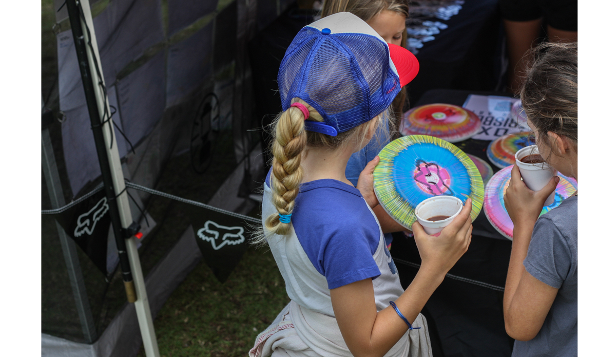 Two youngsters check out each others\' custom Fox frisbees. Photo: <a href=\"http://www.danegrady.com/\">Dane Grady</a>